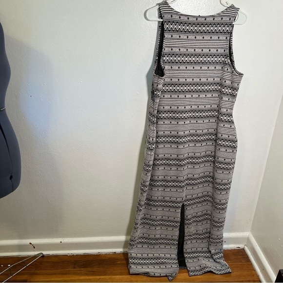 BB Dakota Sleeveless Maxi Dress Black White Aztec - Picture 9 of 11